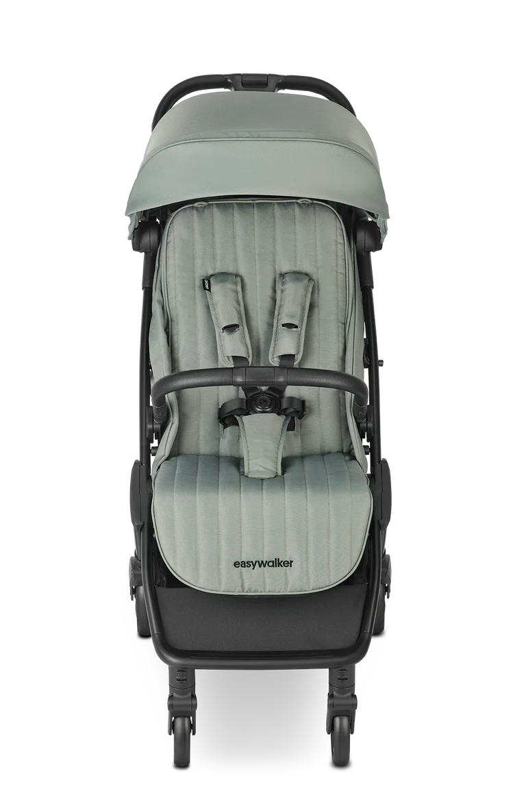 Easywalker Jackey² carrinho de passeio verde-acinzentado, vista frontal do assento confortável e arnês de segurança.