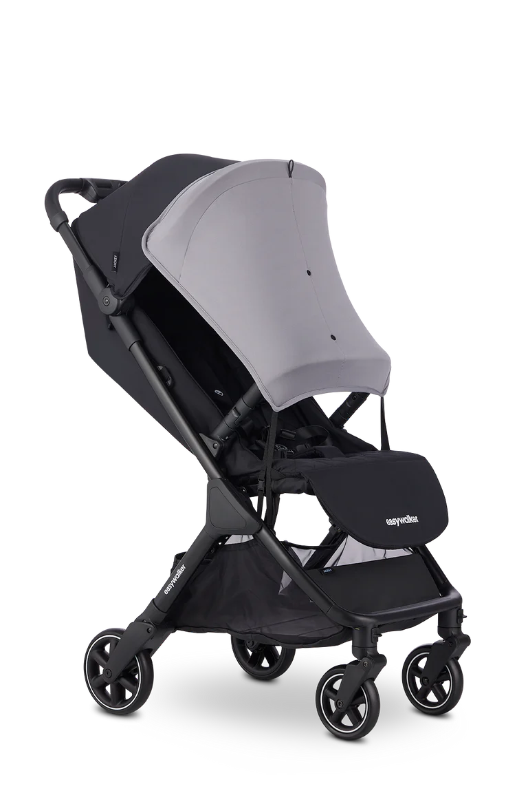 Para-sol universal Easywalker cinzento fixado a um carrinho preto, oferecendo proteção solar e sombra.