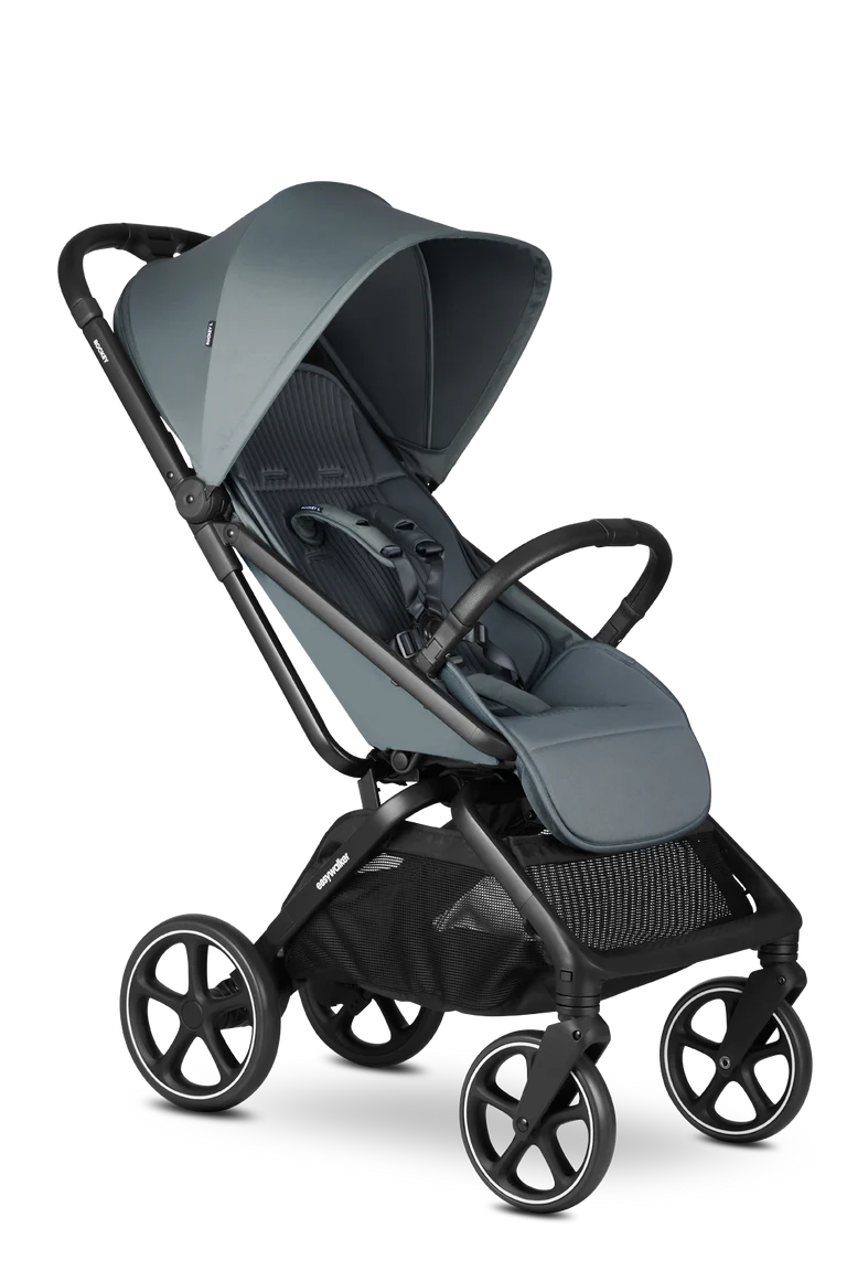 Carrinho de passeio Easywalker Rockey L cinzento-escuro, visto de lado, destacando o assento almofadado e as rodas robustas para todo-o-terreno.