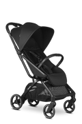 Carrinho de passeio urbano Easywalker Rockey M preto, vista 3/4 frontal, com capota e barra de segurança.