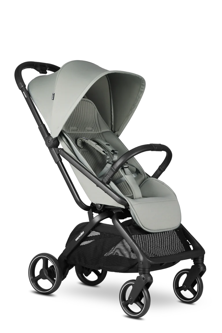 Carrinho de passeio urbano Easywalker Rockey M verde-cinzento, vista 3/4 frontal, design moderno e leve.
