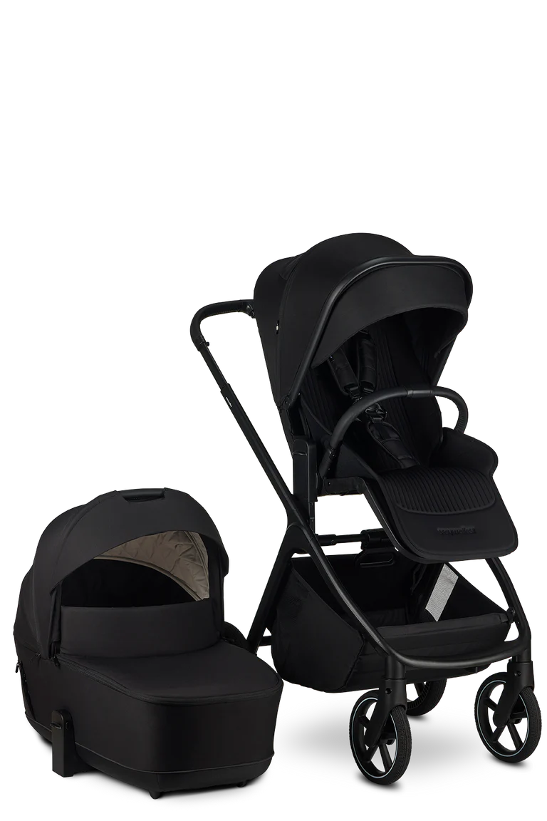 Carrinho Easywalker Zoey preto com alcofa separada, exibindo o sistema completo evolutivo para recém-nascidos.
