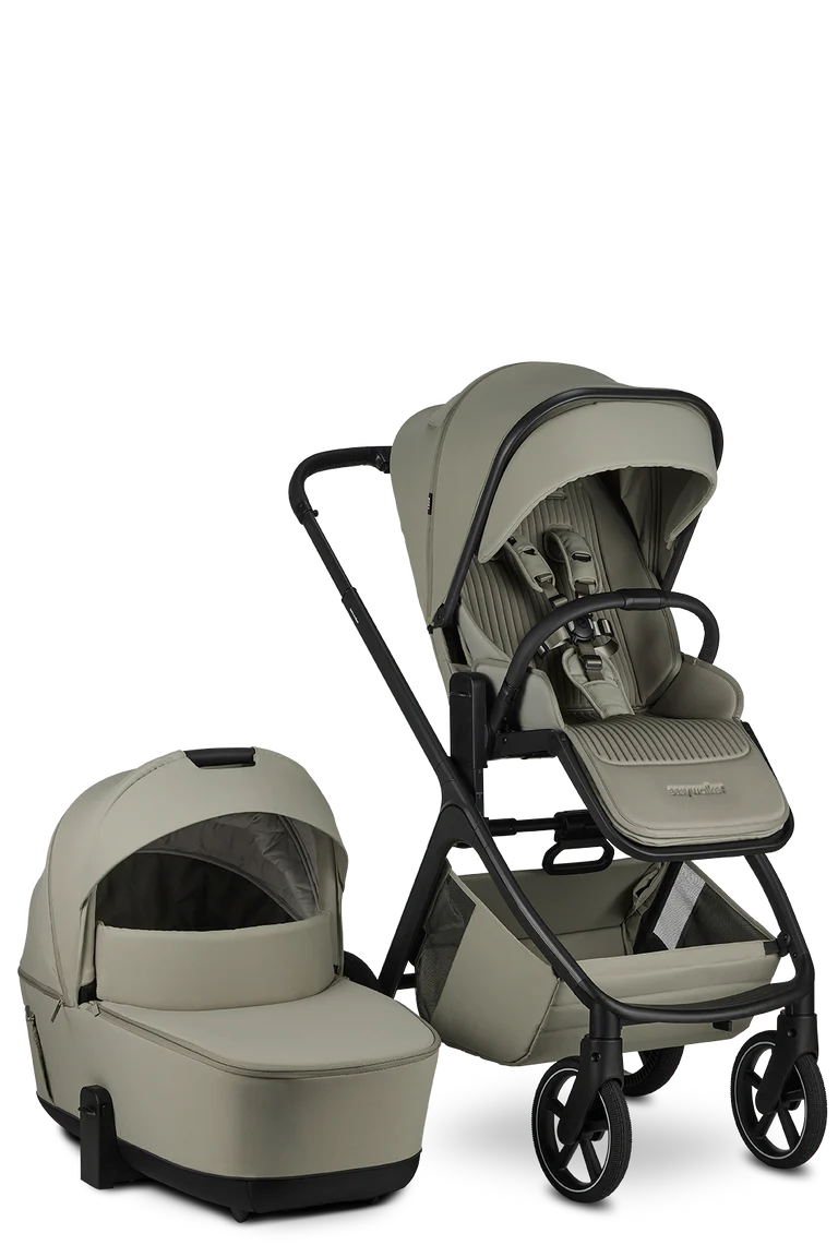 Configuração completa do sistema de viagem Easywalker Zoey em cor verde-acinzentada, com chassis, assento e alcofa lado a lado.