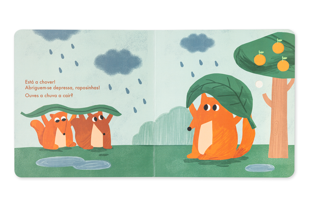 Ilustracao de raposas a abrigarem-se da chuva com folhas no livro sonoro Natureza.