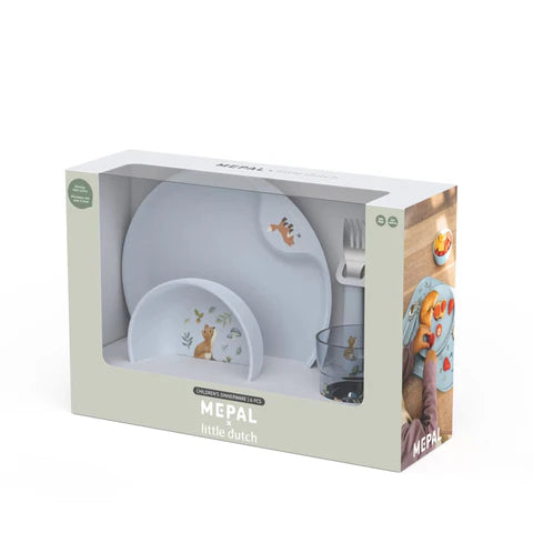 Embalagem de cartão com janela transparente a exibir o conjunto de louça Mepal Little Dutch (prato, taça, copo e talheres) com o padrão Forest Friends.