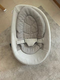 Espreguiçadeira Nuna Leaf com design ergonómico e base estável.