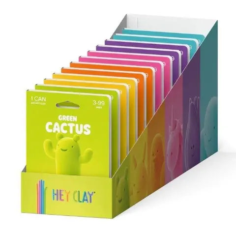 Exposição de várias latas de argila Hey Clay em caixas de cartão coloridas, com destaque para a lata "Green Cactus".