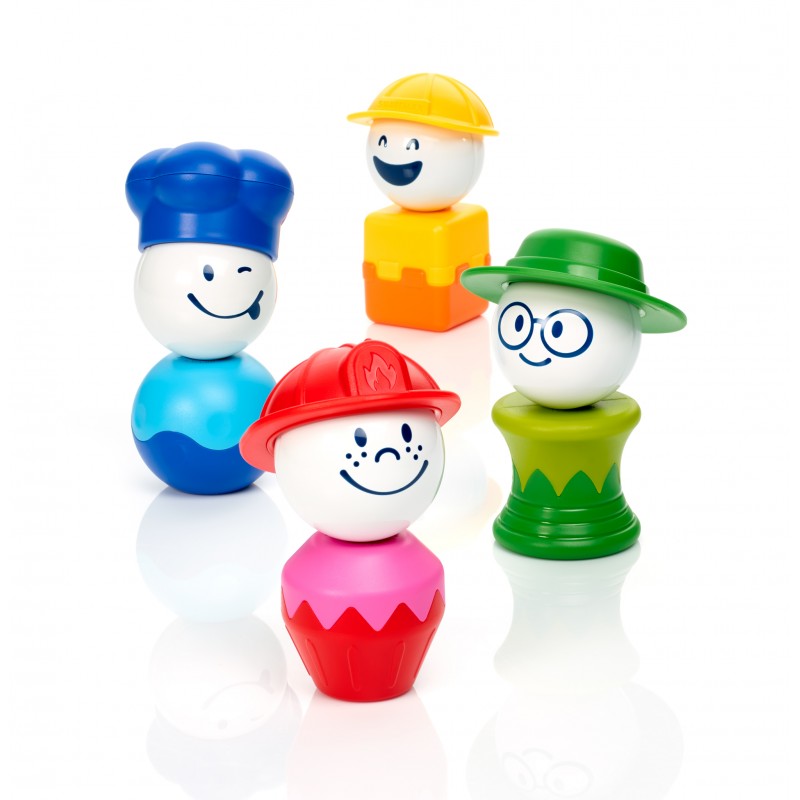 As figuras magnéticas dispostas em círculo, mostrando a diversão e interação entre as peças.