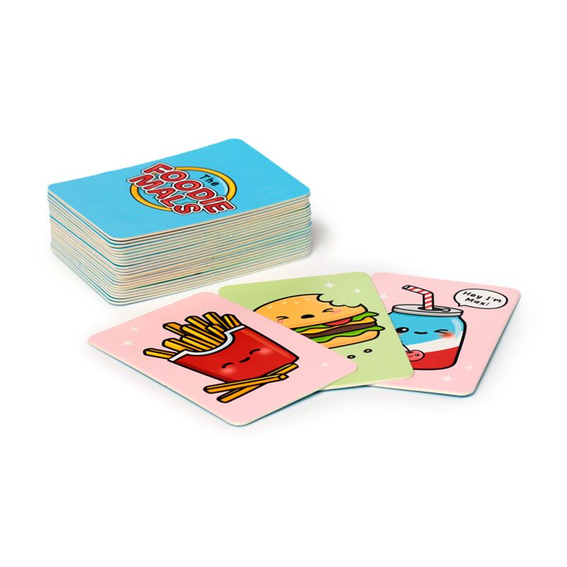 Pilha de cartas do jogo Foodiemals Memory Cards, mostrando a textura e a qualidade do material.