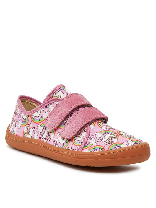 Froddo Barefoot sapatilha em lona rosa com padrão floral e fecho em velcro. Sola de borracha flexível para um movimento natural e confortável dos pés.