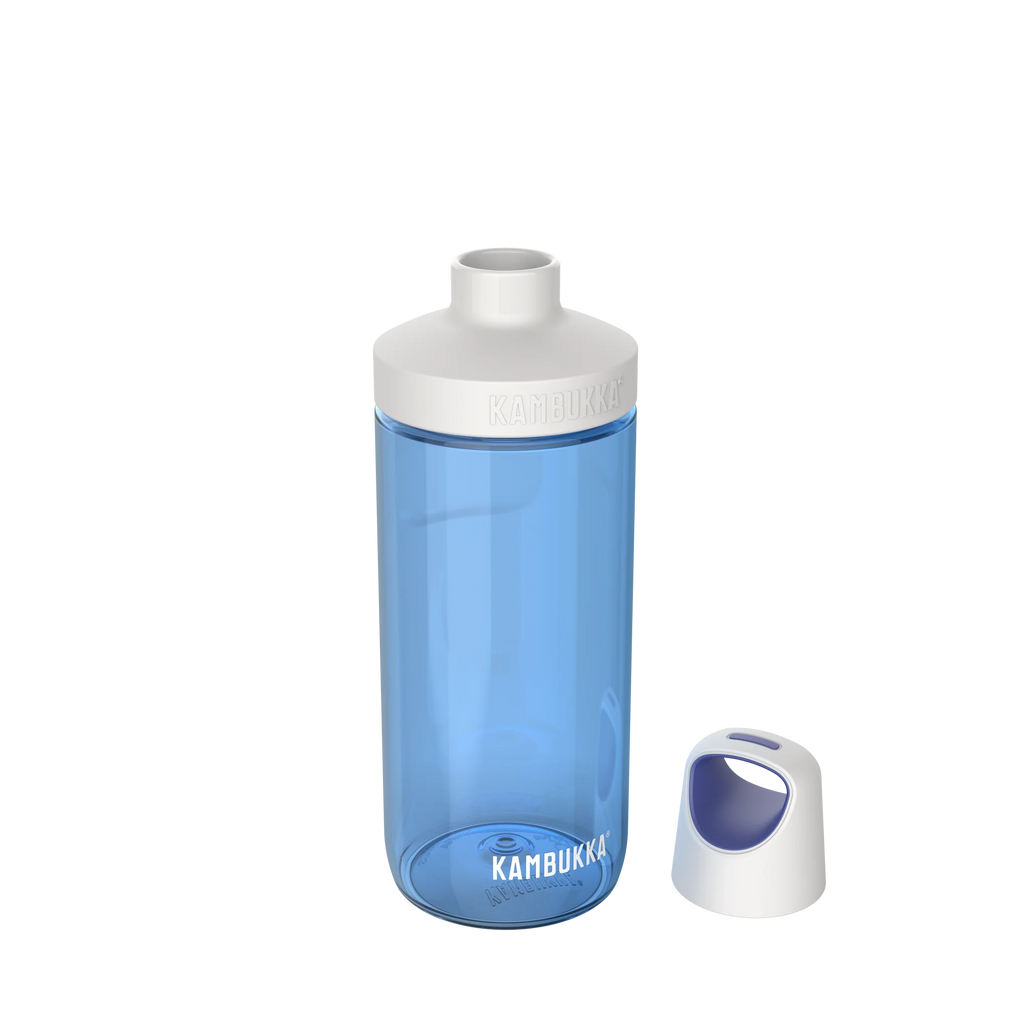 Garrafa Kambukka RENO Sapphire 500ml transparente com tampa branca separada, destacando o design.