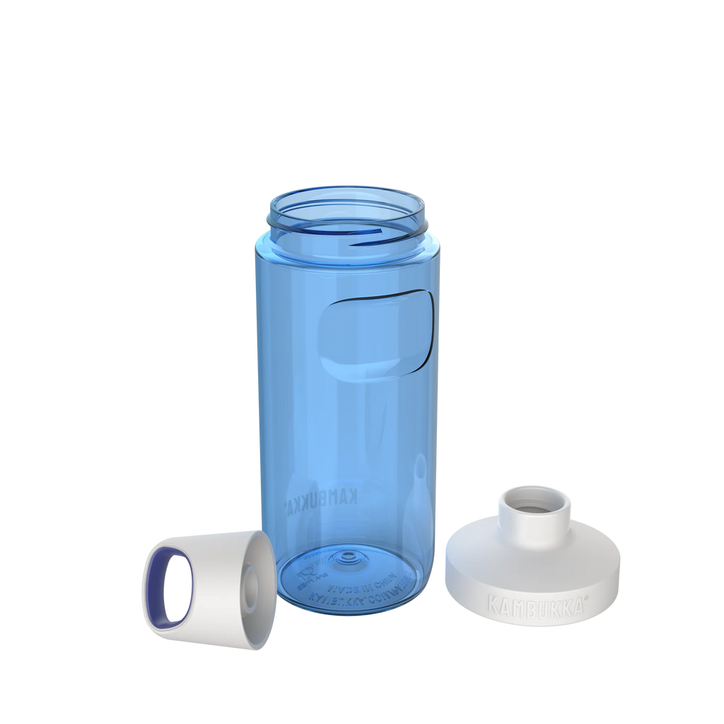 Vista explodida da garrafa Kambukka RENO Sapphire 500ml, mostrando o corpo azul, a base e a tampa separada para limpeza.
