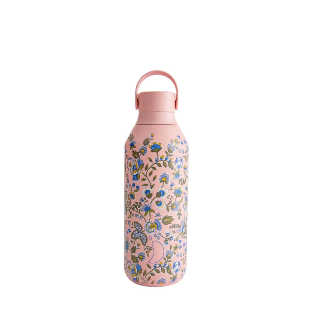 Garrafa térmica Chilly's Série 2 Kazusa 500ml, rosa com padrão floral Liberty azul, vista frontal isolada.