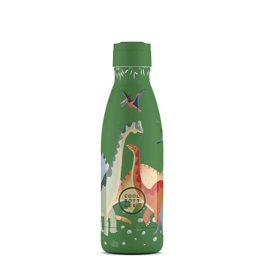Vista frontal da garrafa térmica Cool Bottles Kids 350ml, verde, com design de dinossauros e tampa de palhinha incluída.