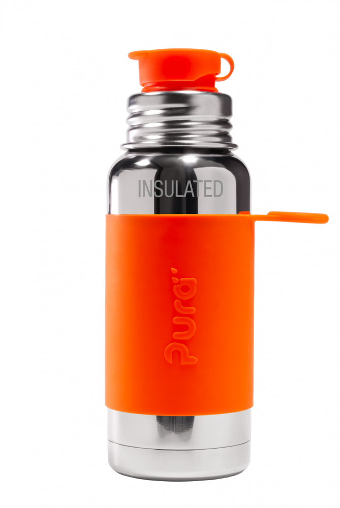 Garrafa térmica Pura em aço inoxidável com capa protetora de silicone laranja e tampa desportiva, com a palavra INSULATED gravada.