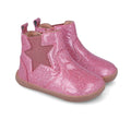 Par de botas Garvalín rosa choque com purpurina e estrela lateral, ideais para primeiros passos.