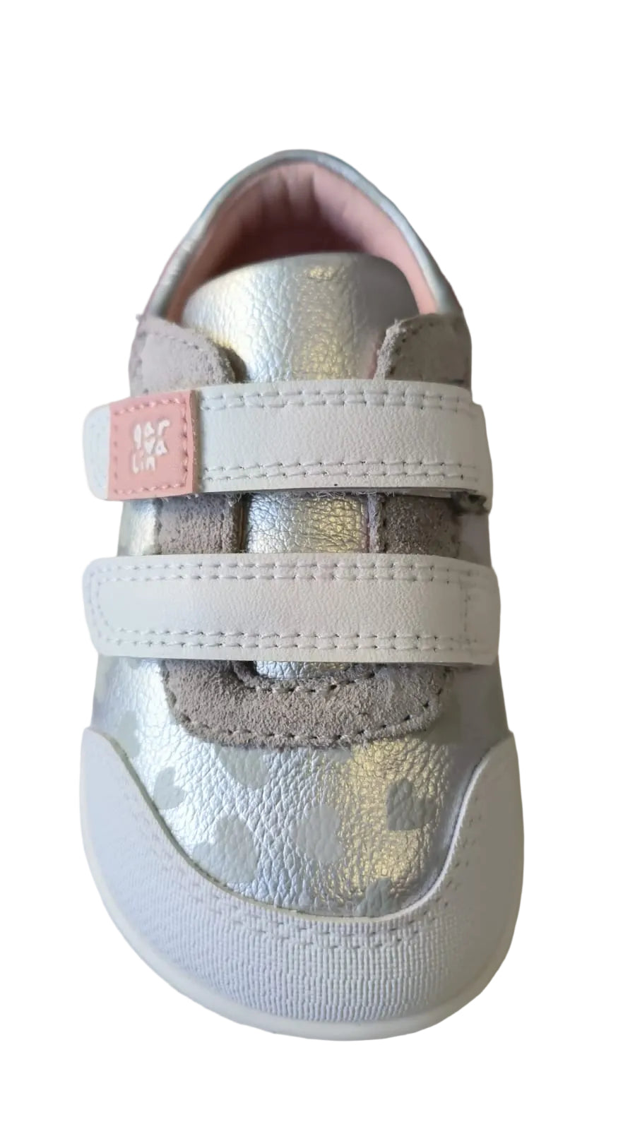 Vista frontal da sapatilha Garvalín Plata, destacando a biqueira larga para os dedos e o fecho duplo de velcro.