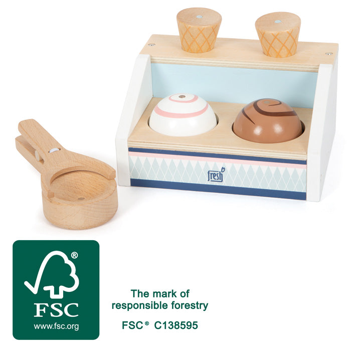 Imagem da gelataria compacta small foot com os seus acessórios, destacando a qualidade da madeira e o design atraente.