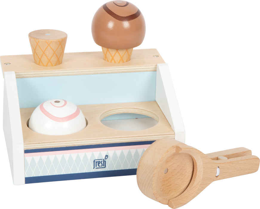 Imagem da gelataria compacta small foot com todos os seus acessórios, mostrando o seu design completo.