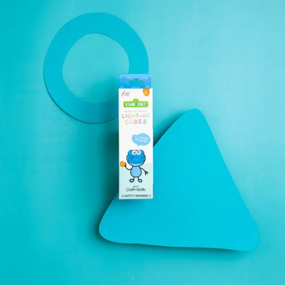 Embalagem dos GloPals Cubos de Luz Monstro das Bolachas com o design do personagem e informações sobre o produto.