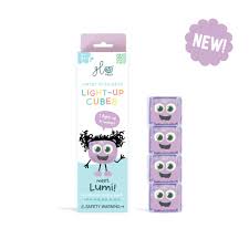 Embalagem dos GloPals Cubos de Luz para água (4 unidades) na cor Lumi Lilás, com os cubos empilhados ao lado. Símbolo "NEW!" no canto superior direito.