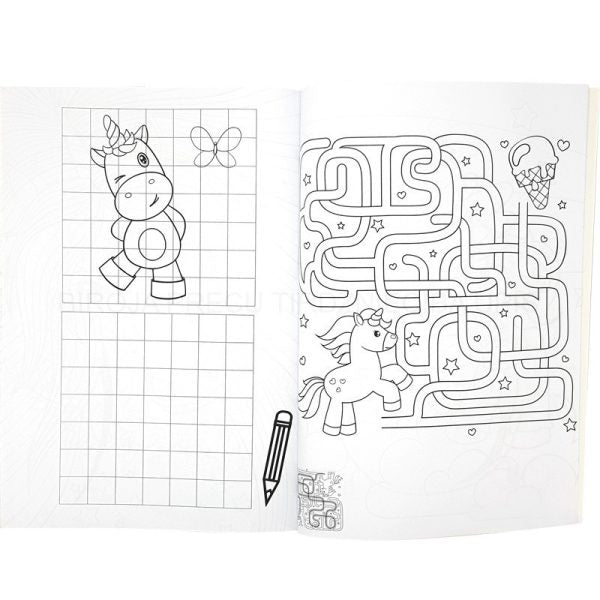 Páginas abertas do livro mostrando um exercício de desenho por grelha com um unicórnio e um labirinto com um unicórnio e um gelado.