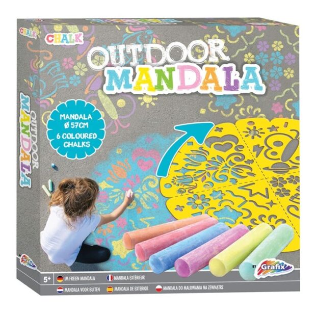 Caixa do kit Grafix Outdoor Mandala com estêncil amarelo, 6 gizes coloridos e uma criança a desenhar no chão.