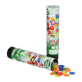 Tubo de confetes de sementes Green Warriors, com um tubo deitado a libertar confetes coloridos redondos, e outro tubo em pé com decoração floral.