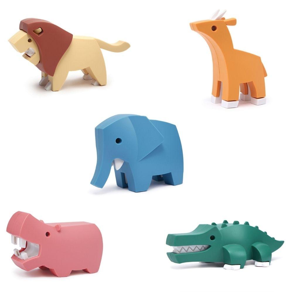 Close-up dos animais do puzzle 3D da Halftoys, mostrando o leão, elefante, hipopótamo, impala e crocodilo em detalhe.