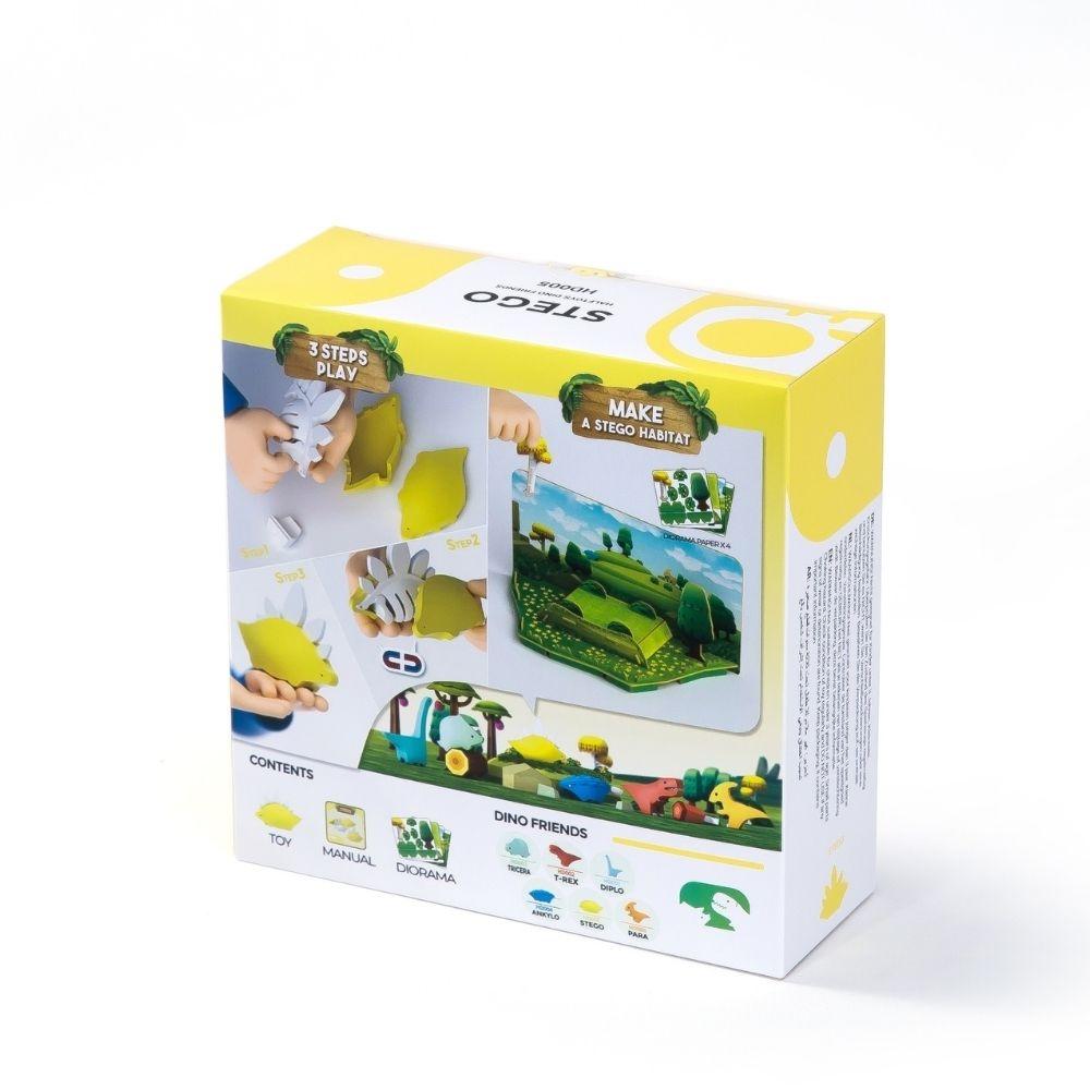 Trás da caixa Halftoys Stegosaurus com passos de jogo, conteúdo e outros dinossauros da coleção.