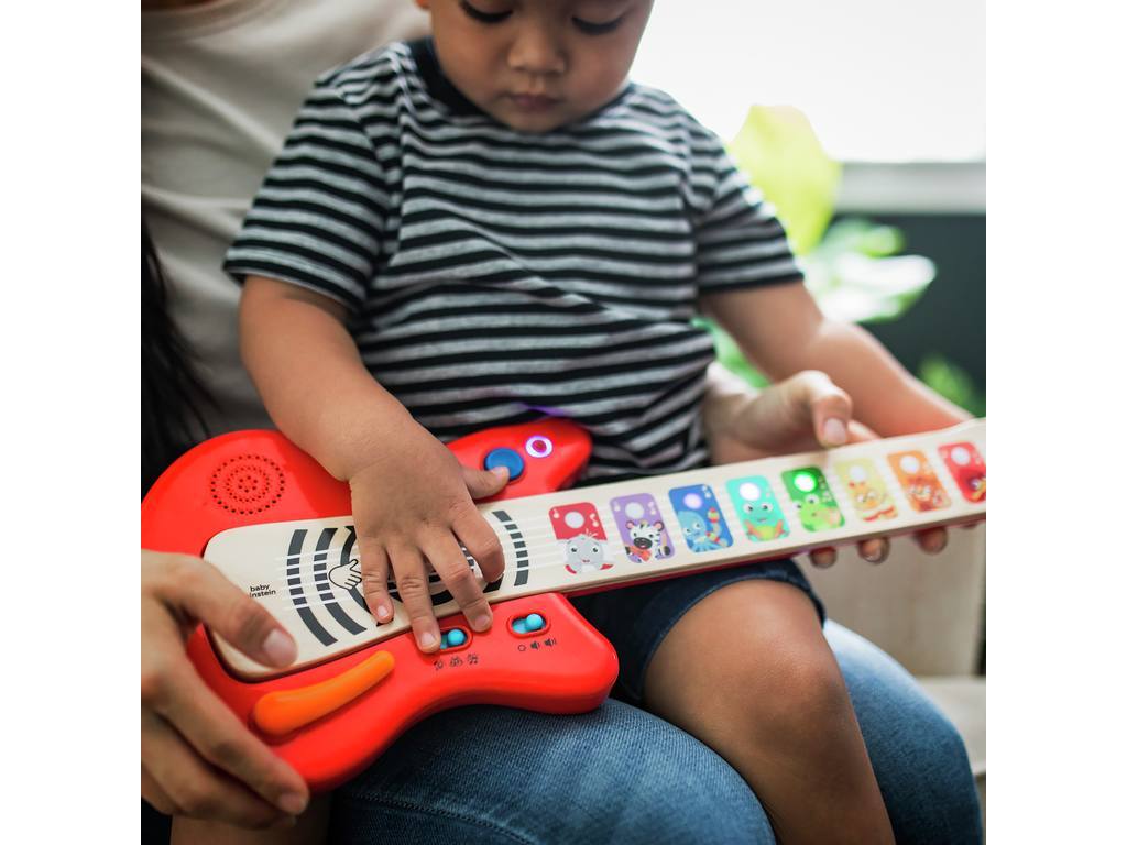 Guitarra Mágica Magic Touch da Hape e Baby Einstein em madeira colorida para bebés.