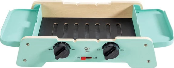Grelhador de brincar Hape em madeira, cor verde-água, com botões de controlo de temperatura e placa de grelhar escura.