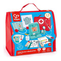 Mala médica Hape com raio-X: conjunto completo de brincar ao médico, incluindo estetoscópio, seringas, termómetro e raio-X, numa mala vermelha.