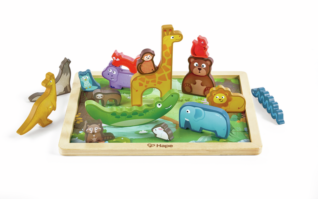Puzzle 3D de madeira da Hape com 16 animais coloridos e cartões de cenários naturais.