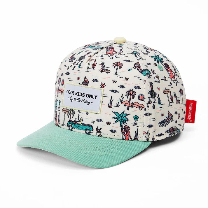 Boné Hello Hossy Jungly com estampado de selva e aba plana, vista frontal em fundo branco.