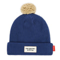 Imagem de estúdio do gorro azul Hello Hossy com pompom bege e etiqueta frontal "Cool Kids Only - By Hello Hossy".