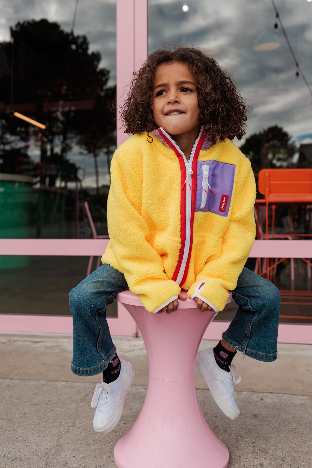 Veste polar Hello Hossy Banana Berry com forro polar, fecho de correr e bolso no peito, foto 3