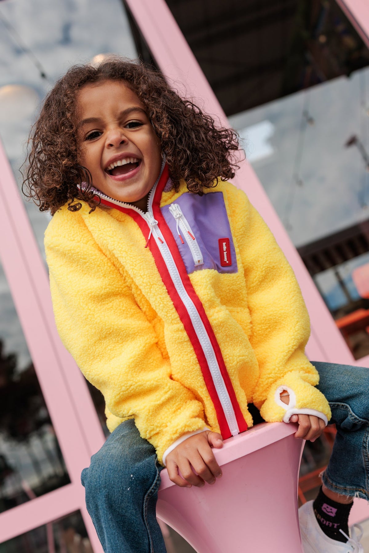 Veste polar Hello Hossy Banana Berry com forro polar, fecho de correr e bolso no peito, foto 5
