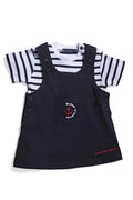 Conjunto Hublot Mode Marine para menina: vestido de algodão azul-marinho com padrão de âncoras e t-shirt de marinheiro listrada.