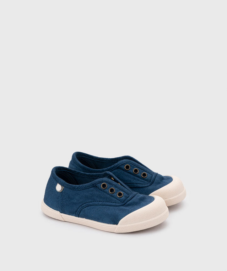Sapatilhas Igor Barefoot em lona azul marinho com biqueira de borracha bege.