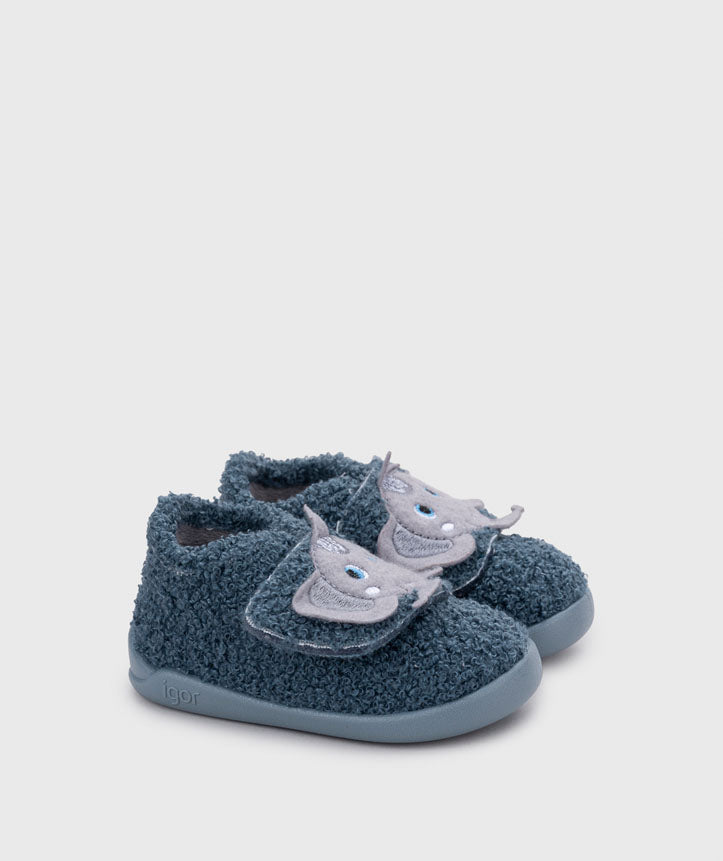 Pantufa barefoot Igor Homie Elefante Azul em tecido suave com fecho aderente