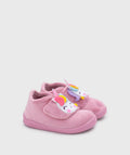 Pantufa barefoot Igor Homie em tecido rosa com fecho aderente e desenho de unicórnio