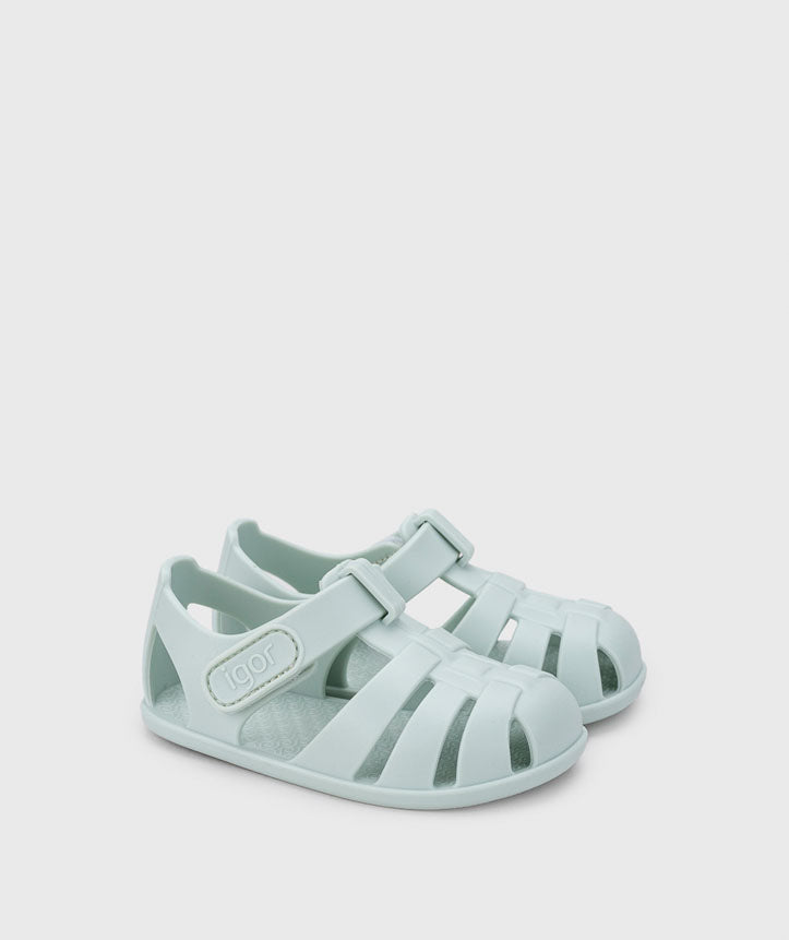 Sandálias Igor Barefoot Nemo Solid cor menta para bebé, vista de cima e de lado, mostrando o detalhe do fecho de velcro e a textura da sola.