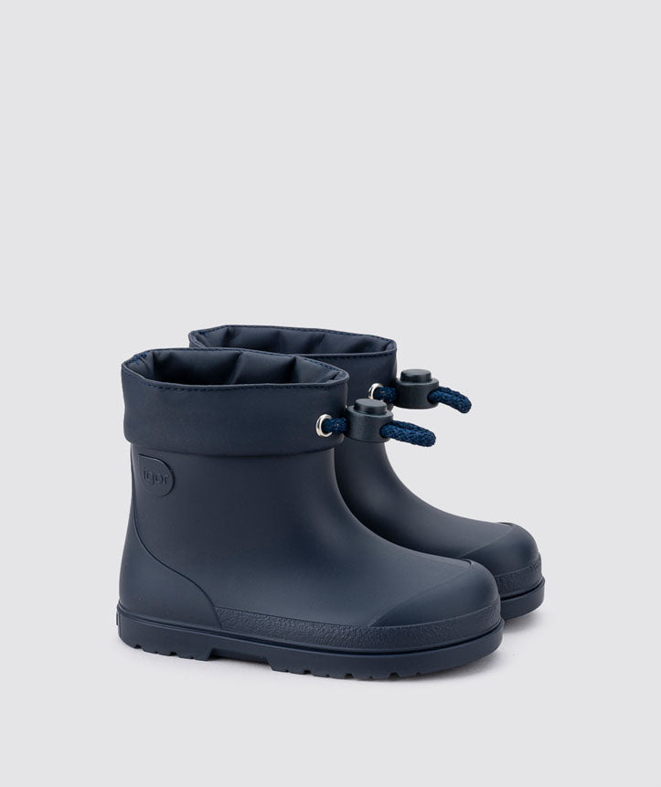 Galochas barefoot de cano baixo Igor Mendi Marino em azul com biqueira larga