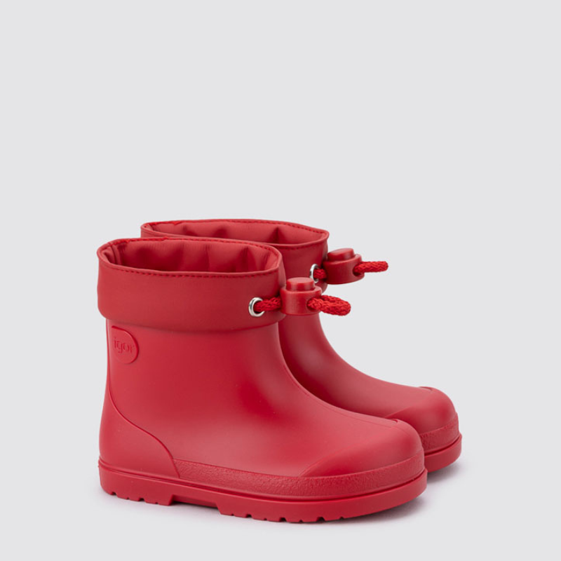 Par de galochas infantis Igor MENDI em vermelho vivo, com fecho ajustável de cordão vermelho na parte superior e logótipo Igor em relevo.
