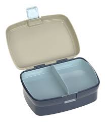 Lancheira Lassig Lunchbox Happy Cloud aberta, mostrando o interior espaçoso com a divisória removível.