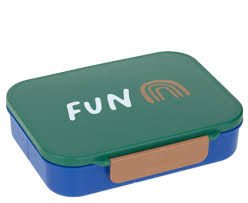 Lassig lancheira Lunchbox Rainbow Green fechada, com tampa verde decorada com "FUN" e arco-íris, e fecho castanho.