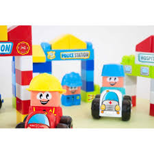 Vários conjuntos Miniland Super Blocks, incluindo hospital e esquadra, com personagens e veículos.