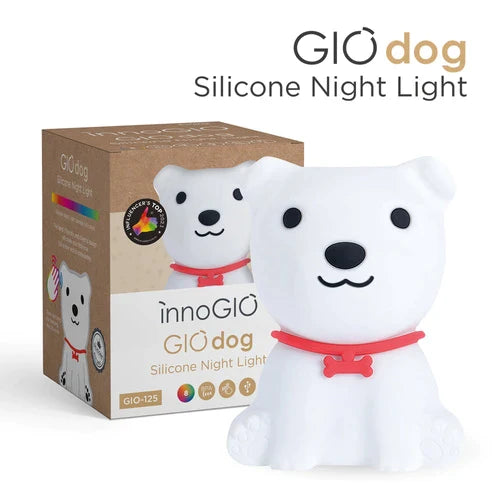 Embalagem da luz de presença InnoGIO GIO-125 em forma de cão de silicone branco com coleira vermelha, ao lado da própria luz.