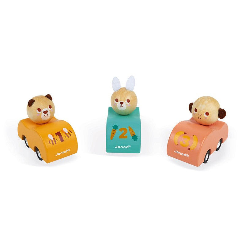 Janod Carrinho de madeira sortido, vista da caixa expositora com vários carrinhos de animais (urso, coelho, macaco).